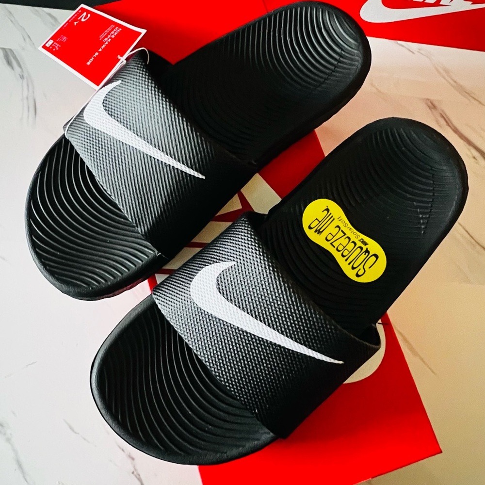 Nike Kawa Slide in Youth size 2 Y